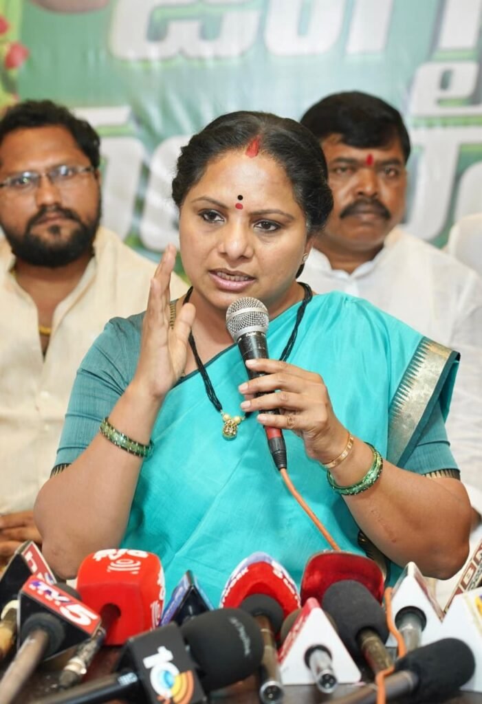 కేసీఆర్ అసెంబ్లీకి రావాలి, పార్టీని కాపాడుకోవాలి 