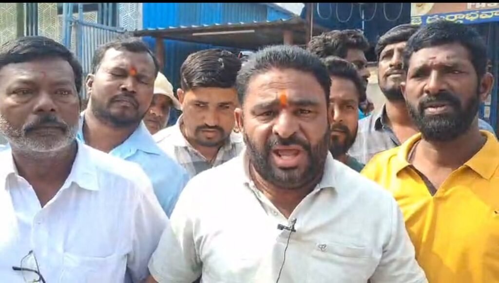 బోధన్‌లో ఎమ్మెల్యే కాన్వాయ్‌కు అడ్డంకి