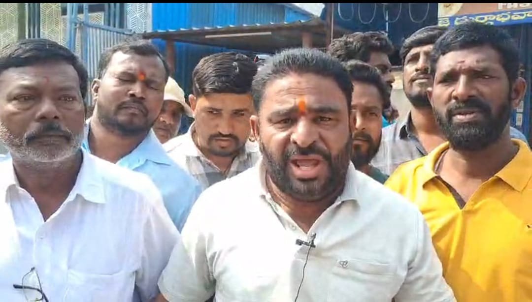 MLA's convoy obstructed in Bodhan