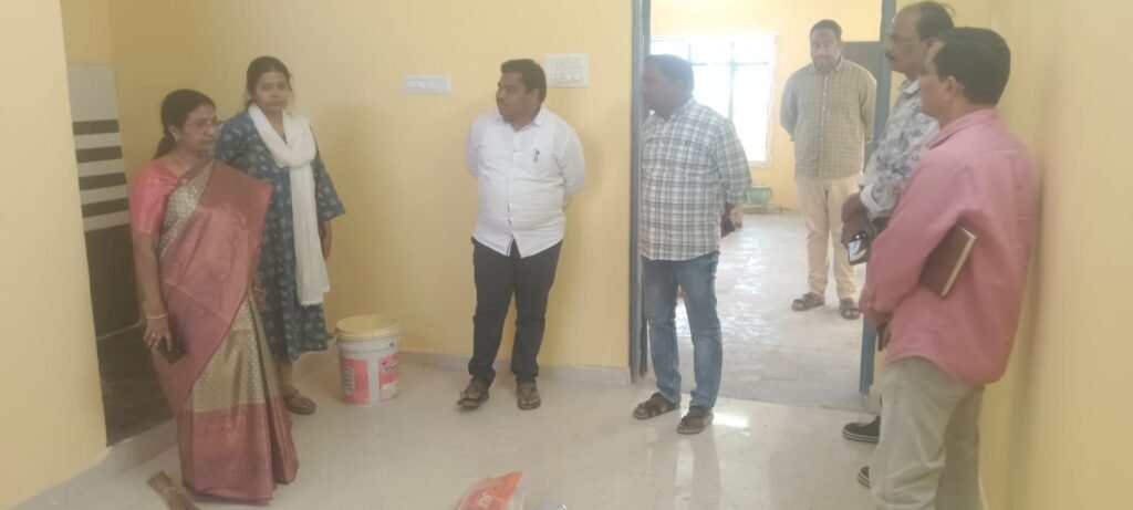 DMHO Rajshri inspects Basti Hospital