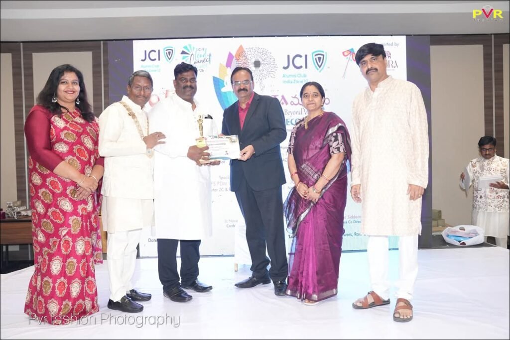 ఇందూర్ దంపతులకు జేసీఐ అవార్డులు
