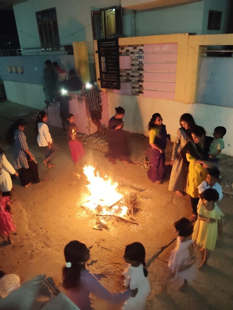 పల్లెల్లో ఘనంగా బోగి సంబరాలు