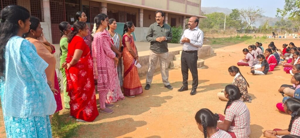 కేజీబీవీ ని సందర్శించిన డీపీవో