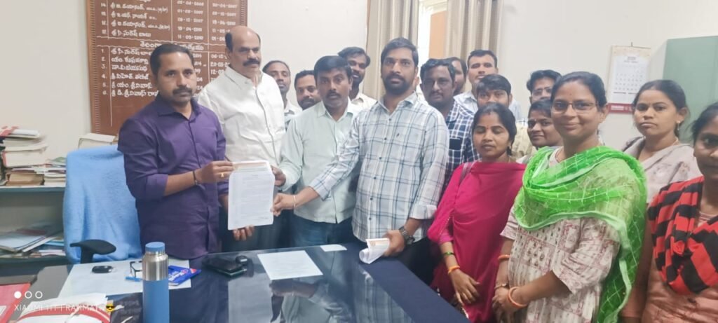 జిల్లా పంచాయతీ అదికారికి  ఈ పంచాయతీ ఆపరేటర్ల వినతి