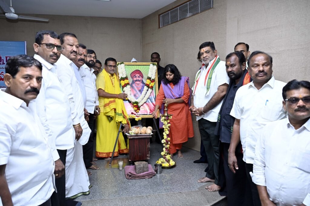 స్వాతంత్ర పోరాటంలో వడ్డె ఓబన్న  ధైర్య సాహసాలు అసమాన్యమైనవి