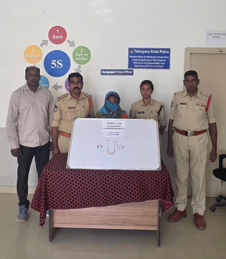 Woman arrested for stealing from passengers