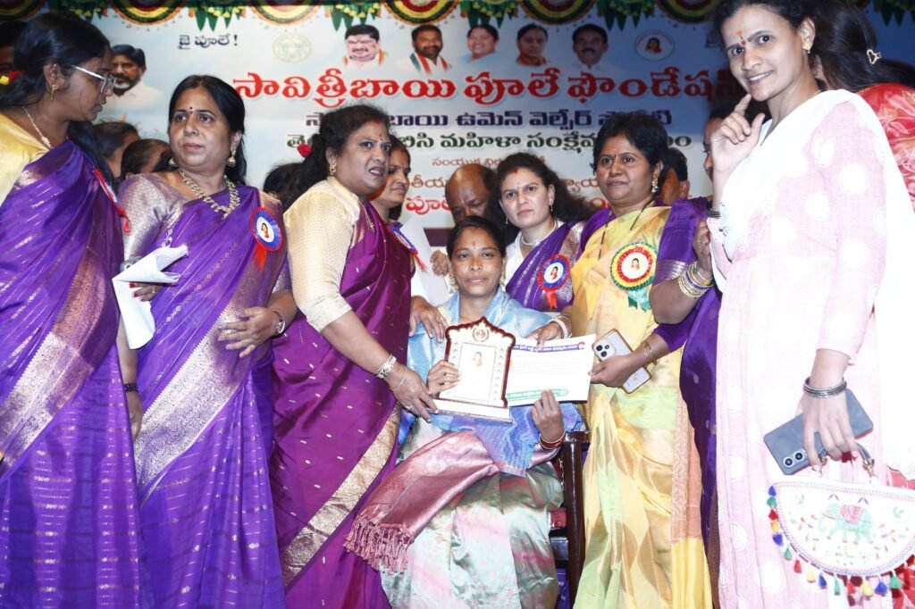 బగ్గలి స్వప్నకు సావిత్రిబాయి పూలే రాష్ట్రస్థాయి ప్రతిభ పురస్కారం 