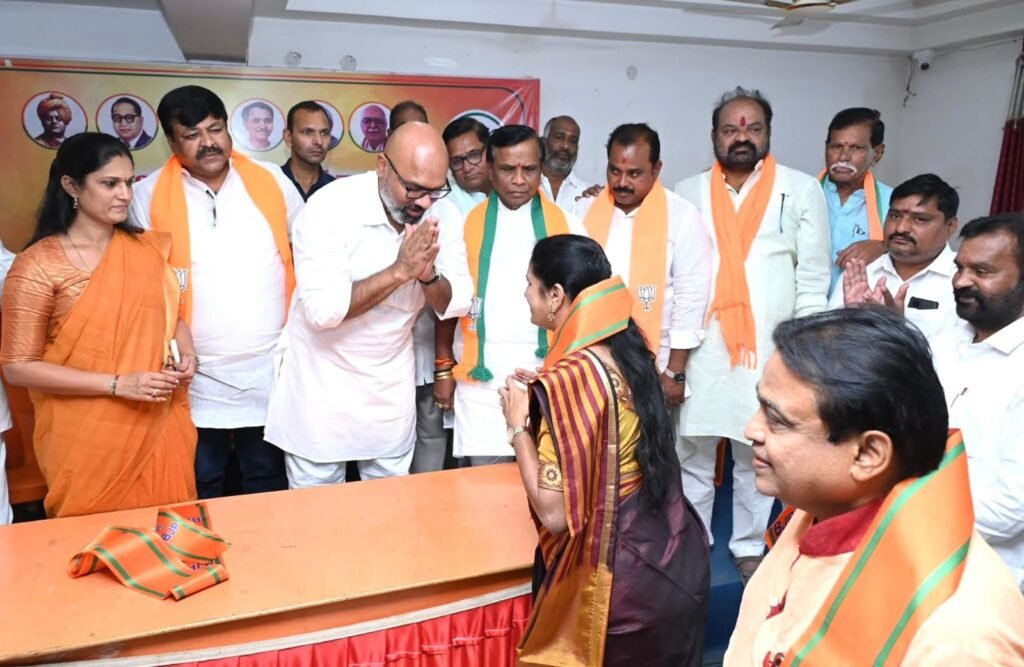 Srinivas joins BJP in the presence of MP