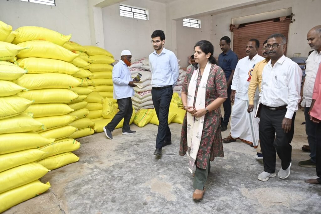 రైతుల అవసరాలకు సరిపడా అందుబాటులో యూరియా ఎరువులు