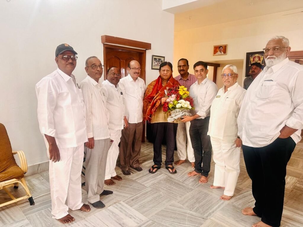 ఎమ్మెల్యే సుదర్శన్ రెడ్డిని కలిసిన ఆఫీసర్స్ క్లబ్ కార్యవర్గ సభ్యులు