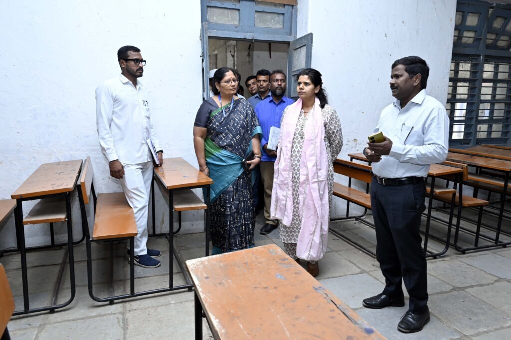 Collector inspects Polytechnic College