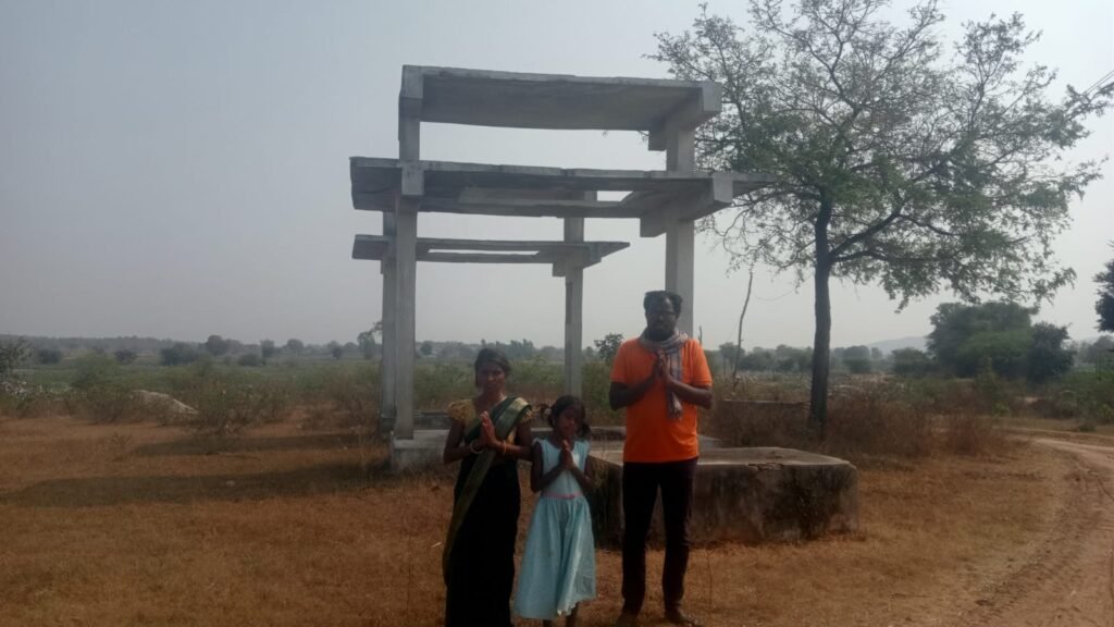 నిలువ నీడ లేక స్మశాన వాటికలో నివాసం