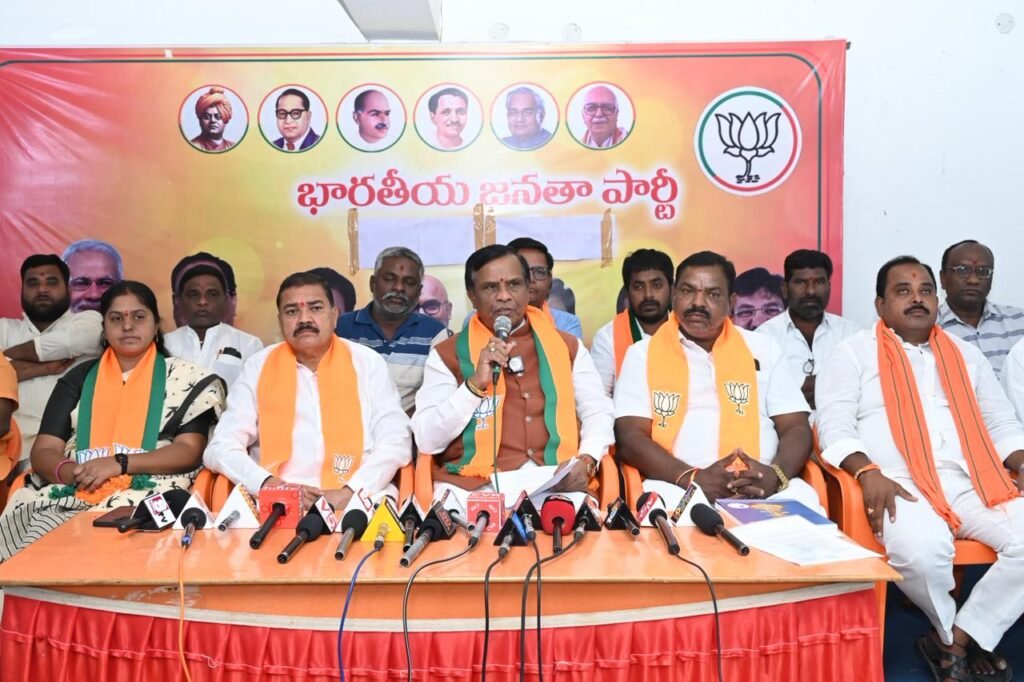 కాంగ్రెస్ పార్టీ కార్పొరేషన్ ఎన్నికల్లో ఏ మొఖం పెట్టుకొని ఓట్లు అడుగుతారు
