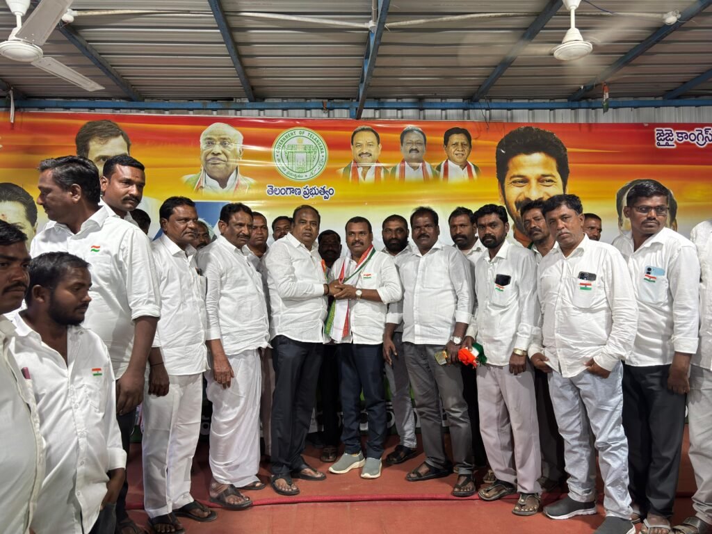 కాంగ్రెస్‌లో చేరిన జంగిలోడి తండా సర్పంచ్