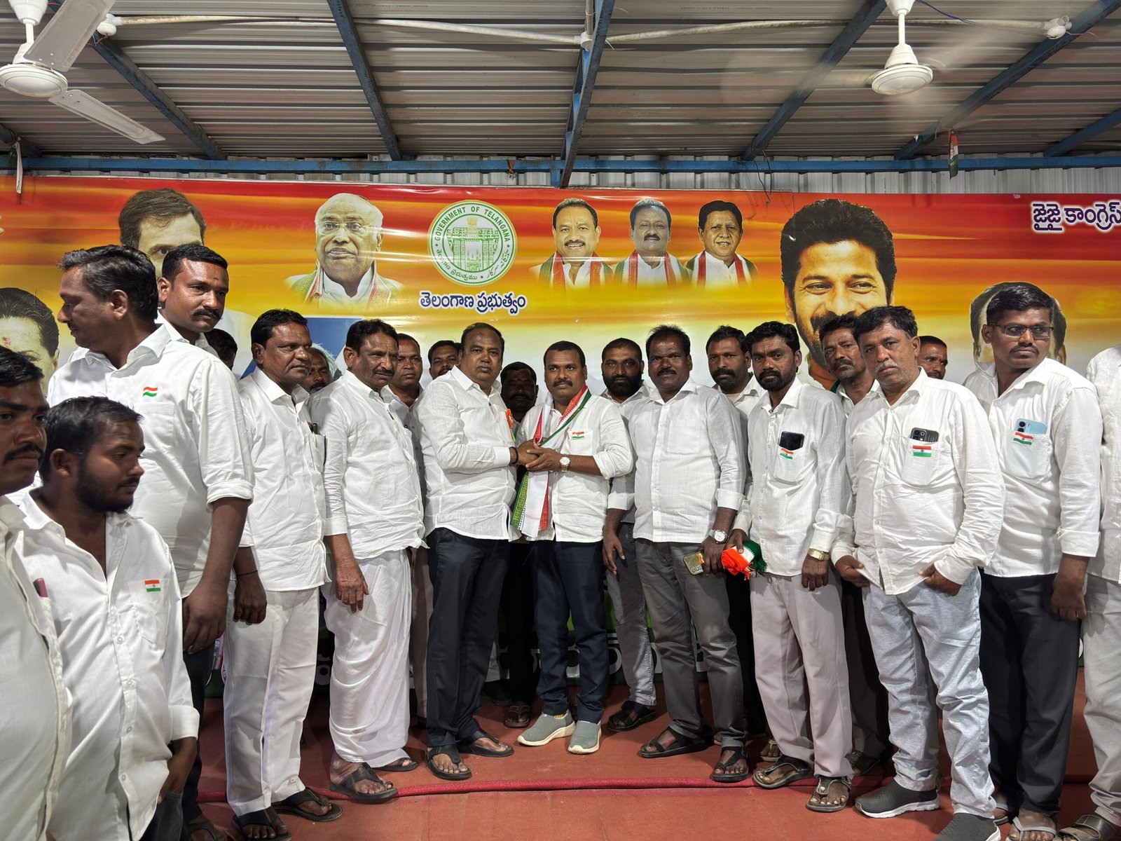 Jangilodi Thanda Sarpanch joins Congress