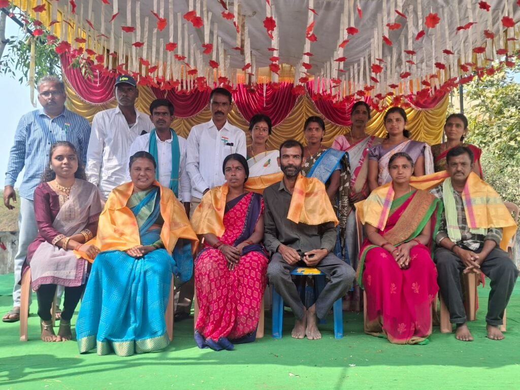 పోలీస్, ఆర్మీ ఉద్యోగుల తల్లిదండ్రులకు ఘన సన్మానం