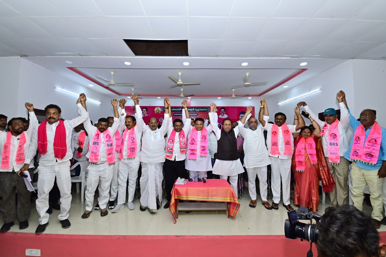 We are waving the pink flag in the municipal elections.