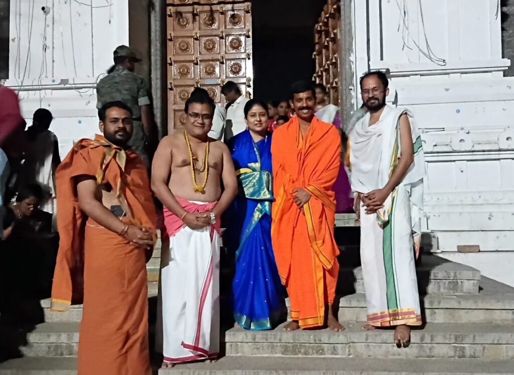 ఇందూర్ తిరుమలలో ఏకాంత సేవలో సీపీ దంపతులు