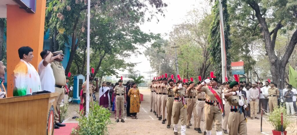 రాజ్యాంగ స్ఫూర్తిని కొనసాగించాలి