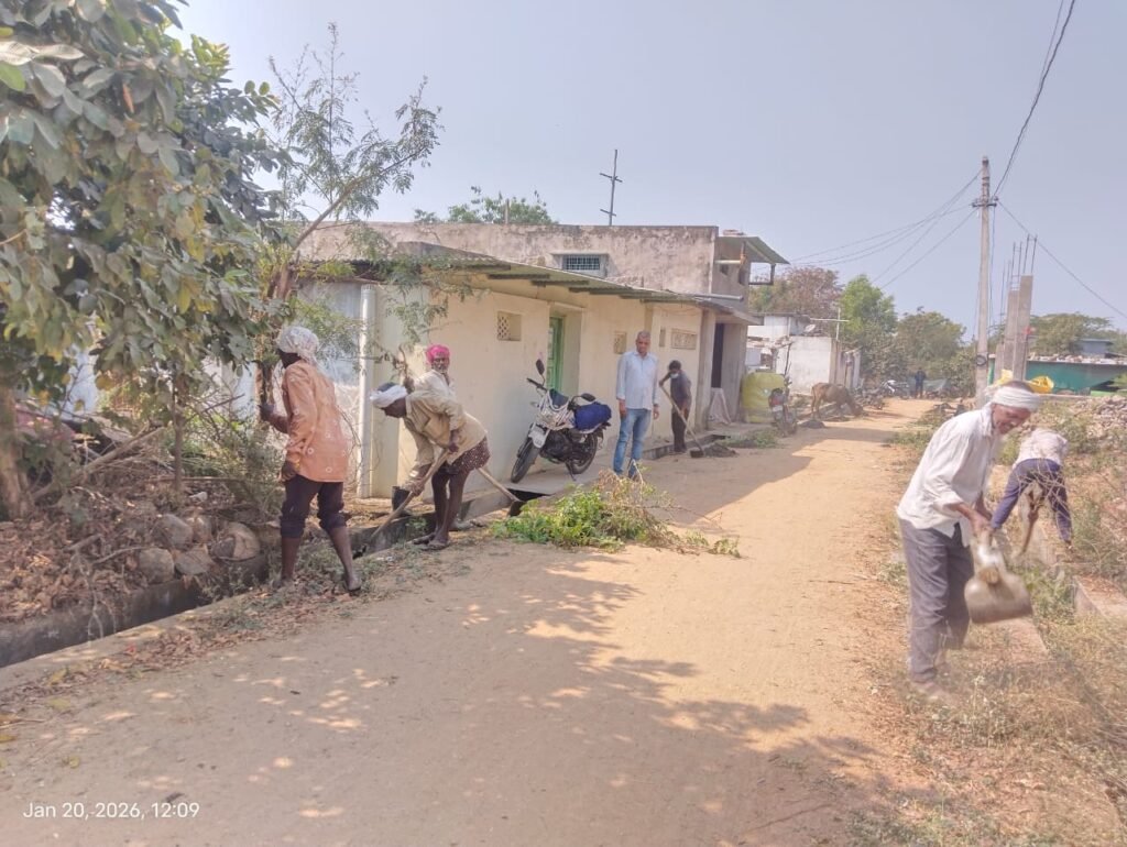 సుల్తాన్ పేట్ లో మురికి కాలువలు శుభ్రం