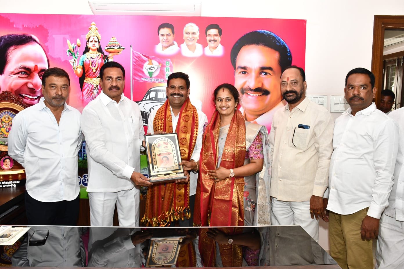 Former MLA honours BRS councillors