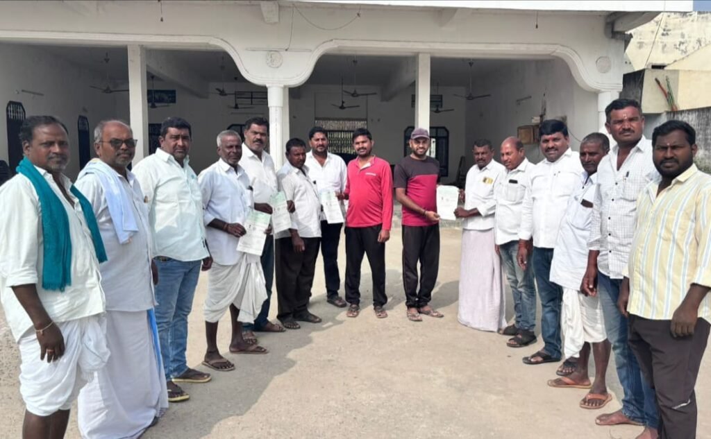 ఏర్గట్లలో సీఎం సహాయనిది చెక్కుల పంపిణీ