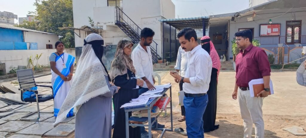 పోలింగ్ కేంద్రాలను పరిశీలించిన బోధన్ సబ్ కలెక్టర్ వికాస్ మహతో