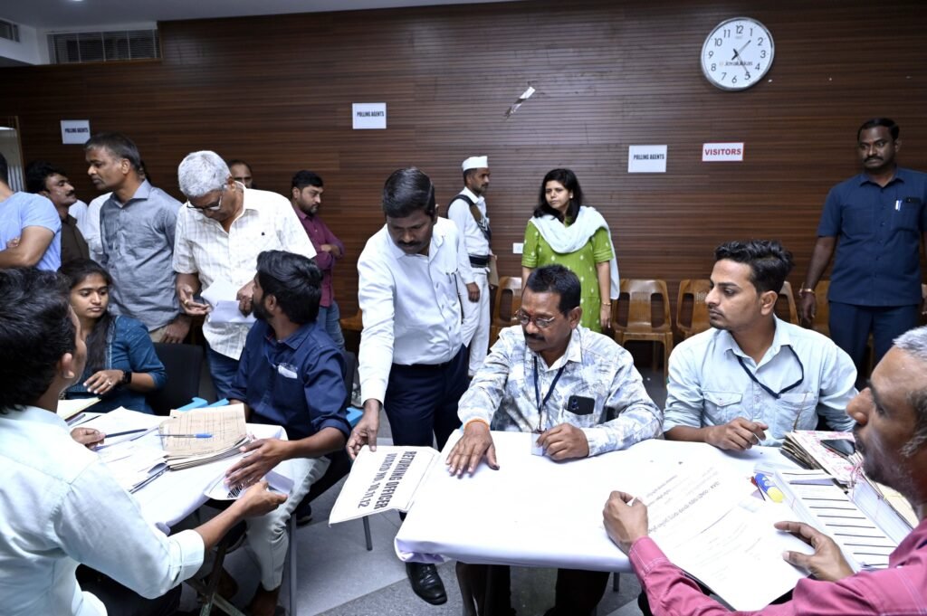 Collector visits facilitation center
