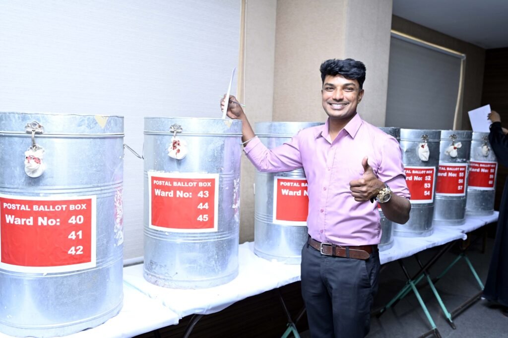 Collector visits facilitation center
