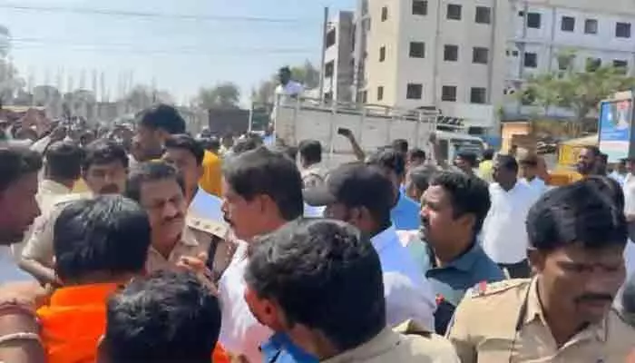 Municipal polling amid tensions