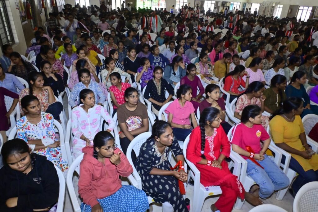 The new education policy introduced by the central government should be scrapped.
