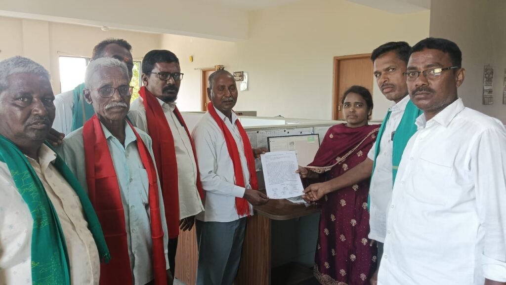 రైతులకు పాత పద్ధతి లోనే యూరియా సప్లై చేయాలి