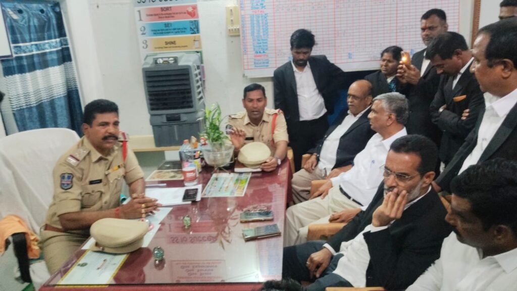 మహిళా న్యాయవాది పై దాడికి పాల్పడిన వారిని వెంటనే శిక్షించాలి