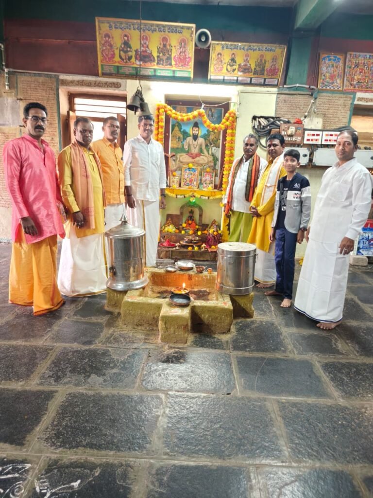 Nizamabad Vishwakarma dignitaries attended the coronation of the 8th generation grandson of Potuluri Veera Brahmendra Swamy