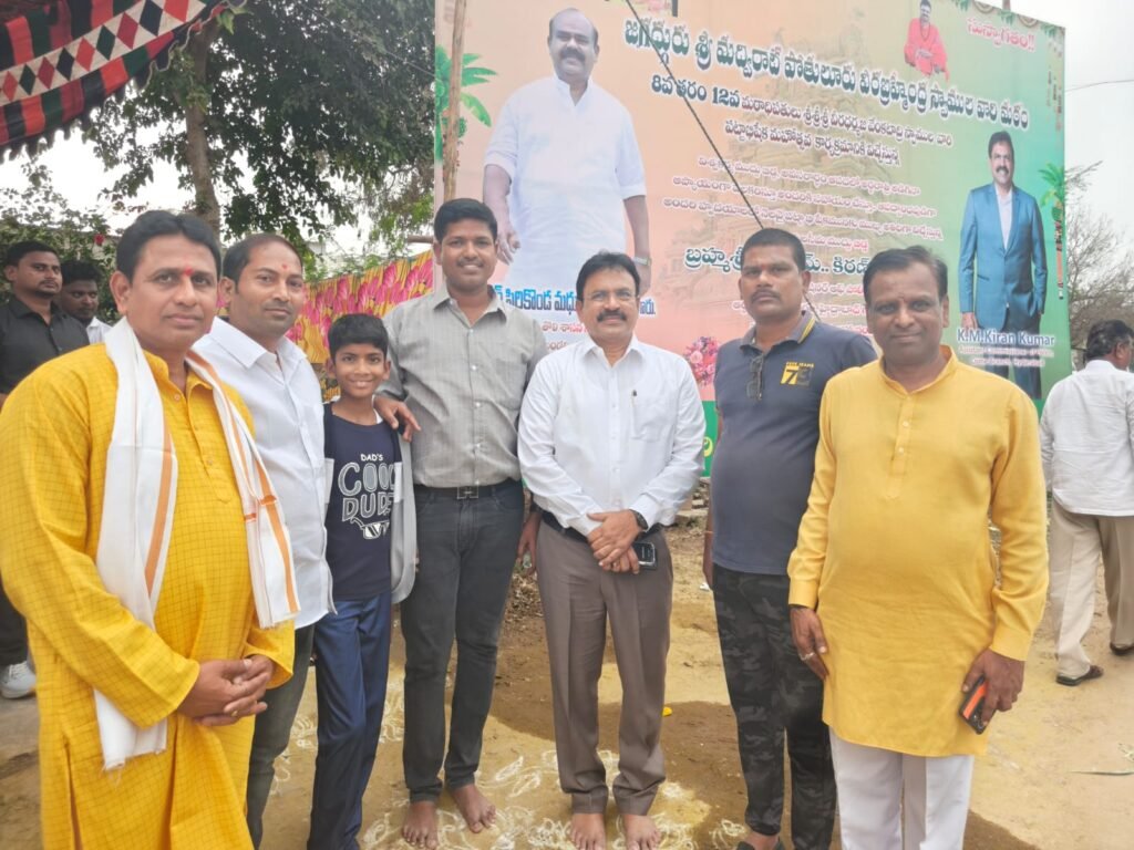 పోతులూరి వీర బ్రహ్మేంద్ర స్వామి వారి 8వ తరం మనవడి పట్టాభిషేకానికి హాజరైన నిజామాబాద్ విశ్వకర్మ ప్రముఖులు