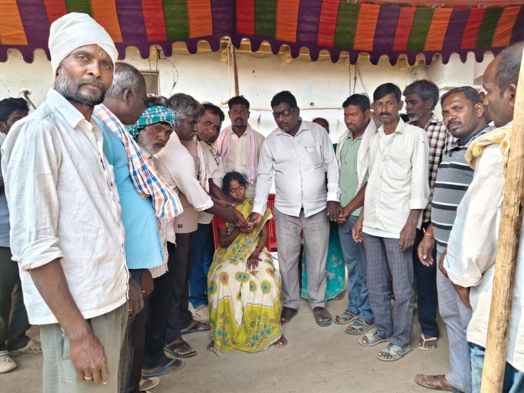 మృతుని కుటుంబానికి ఆర్థిక సహాయం అందజేత