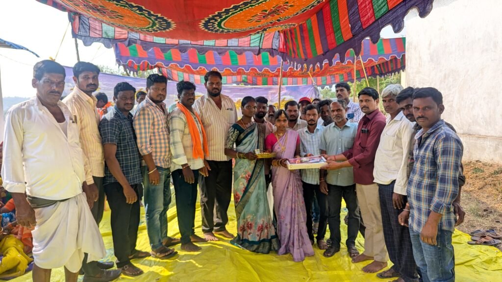 పేదింటి పెళ్లికి హెల్పింగ్ హ్యాండ్స్ చేయూత
