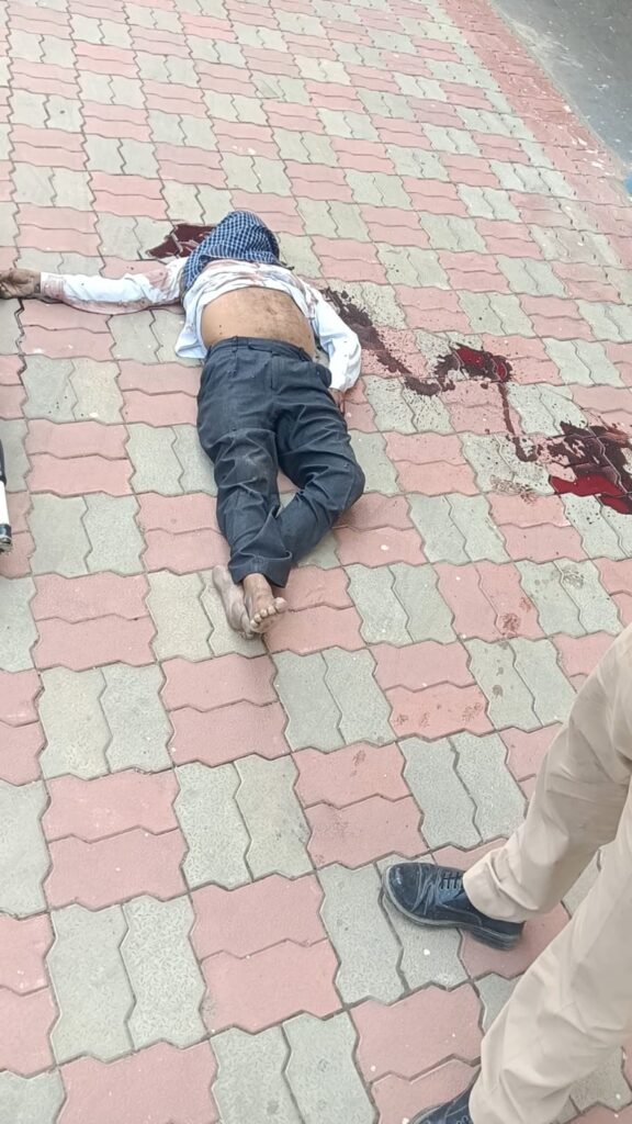 కాలేజీ భవనం పైనుంచి దూకి ఉద్యోగి ఆత్మహత్య