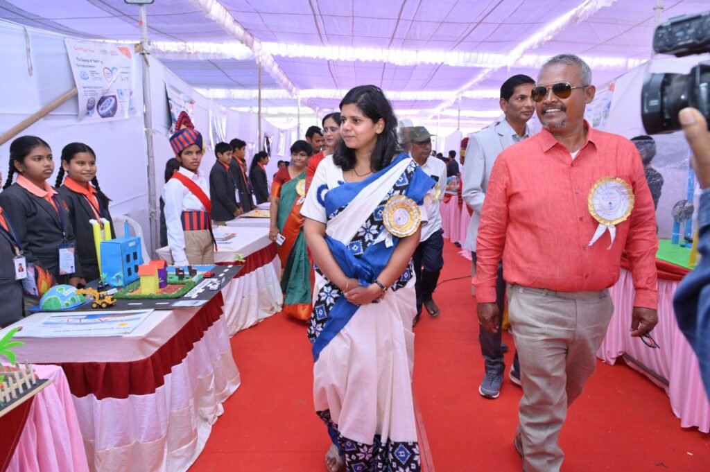 సృజనాత్మకతను పెంపొందించేందుకు వైజ్ఞానిక ప్రదర్శనలు దోహదం