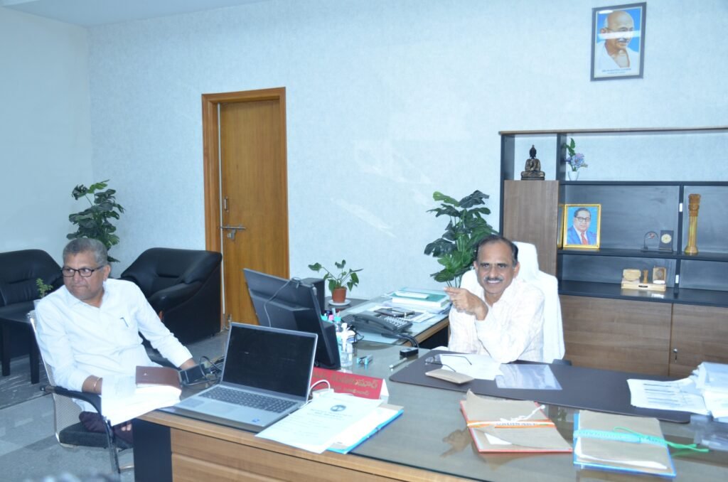 వంట గ్యాస్ సిలిండర్లు అందుబాటులో ఉంచాలి