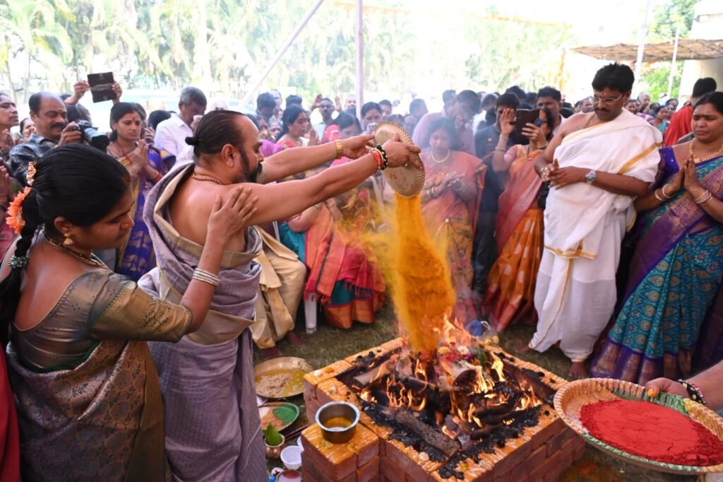May the people of Indore be blessed with good health and prosperity.
