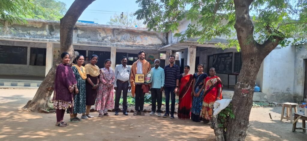 ఉపాధ్యాయుడికి ఘనంగా వీడ్కోలు