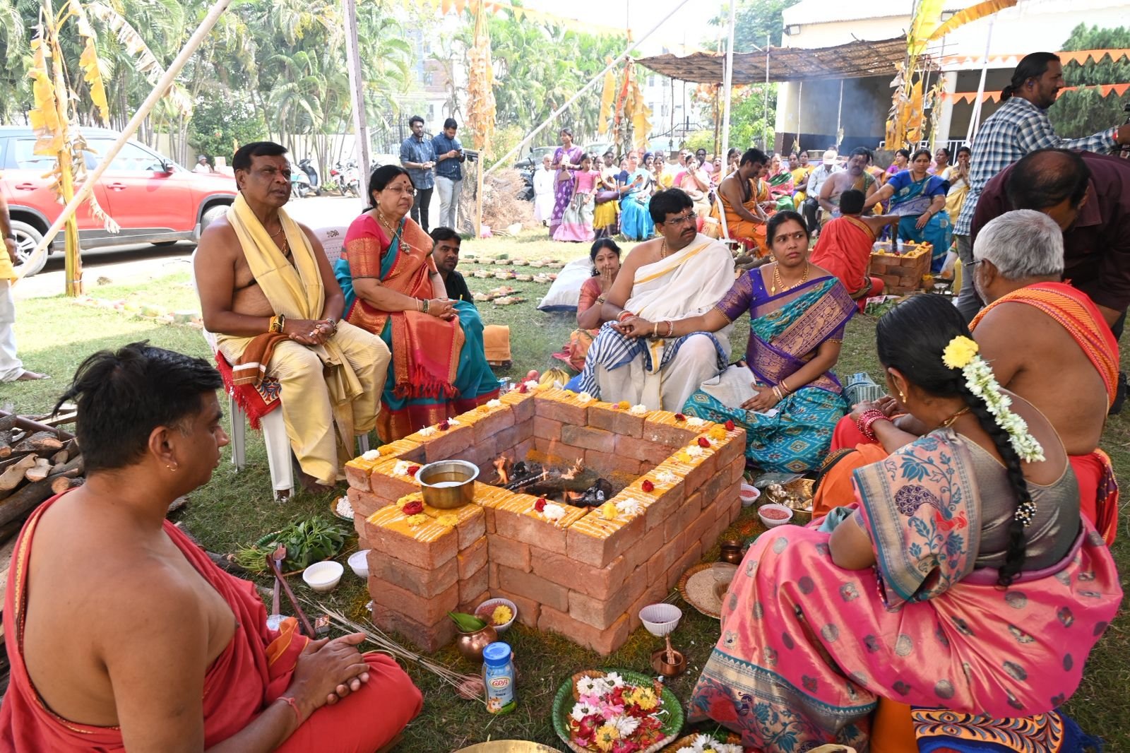 May the people of Indore be blessed with good health and prosperity.