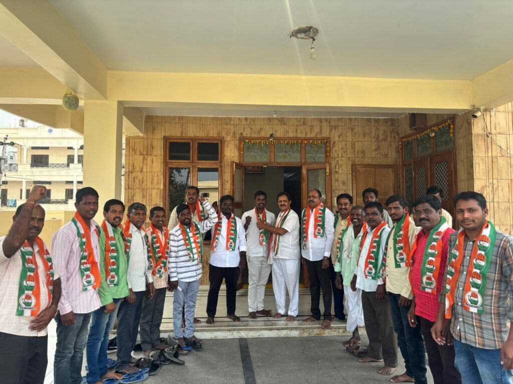 కాంగ్రెస్ లో చేరిన బీజేపీ నాయకులు