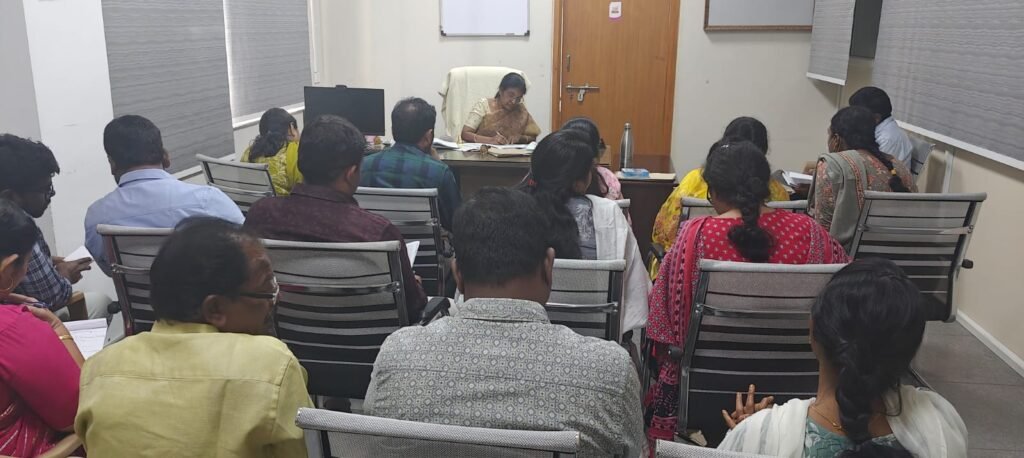 పీహెచ్ సీ సిబ్బంది సమయపాలన పాటించాలి