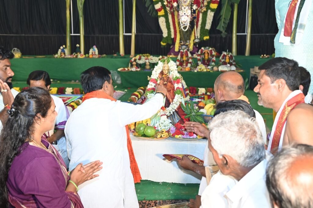 Indore Youth Voluntary Service Organization is a role model for all
