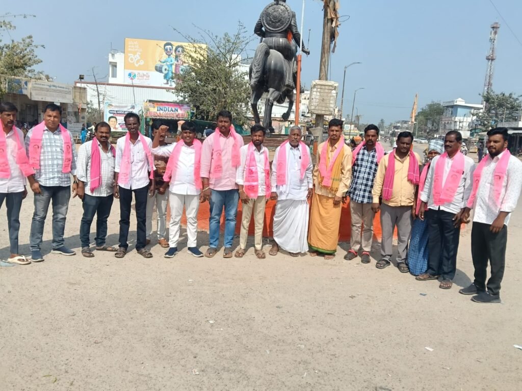 కేటీఆర్ సభకు తరలివెళ్లిన బీఆర్ఎస్ శ్రేణులు