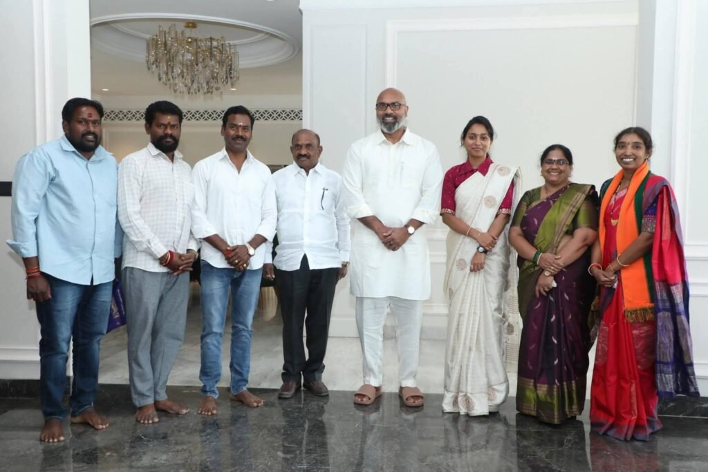 ఎంపీ అర్వింద్ ను కలిసిన మున్సిపల్ కమిషనర్లు