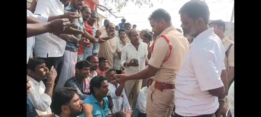 బుకింగ్ యాప్ రైతుల పాలిట యమ పాశమా..?