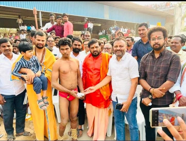 Wrestling competitions are fierce at the Mahashivratri fair